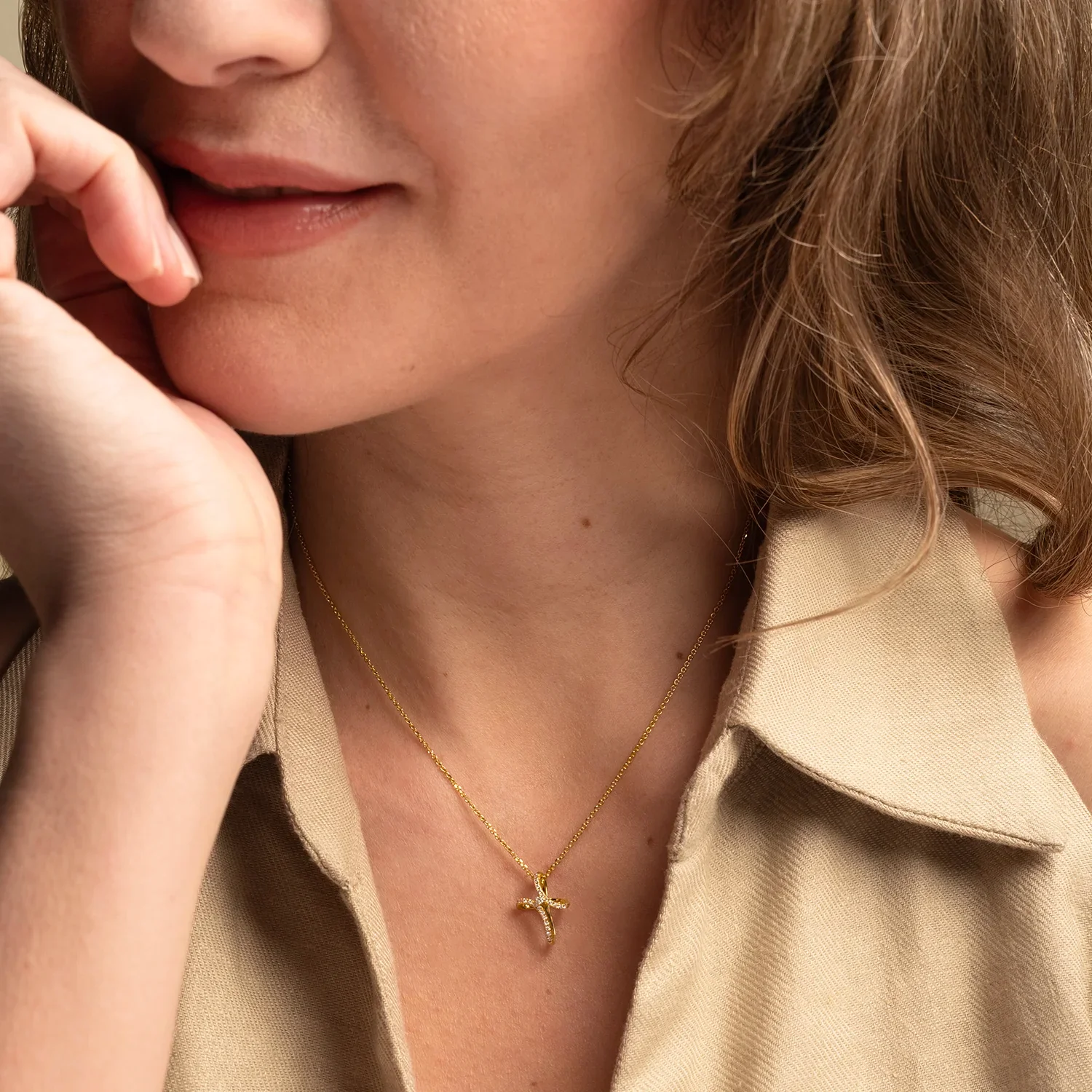 CROSS NECKLACE - DIAMONDS AND GOLD - Image 2
