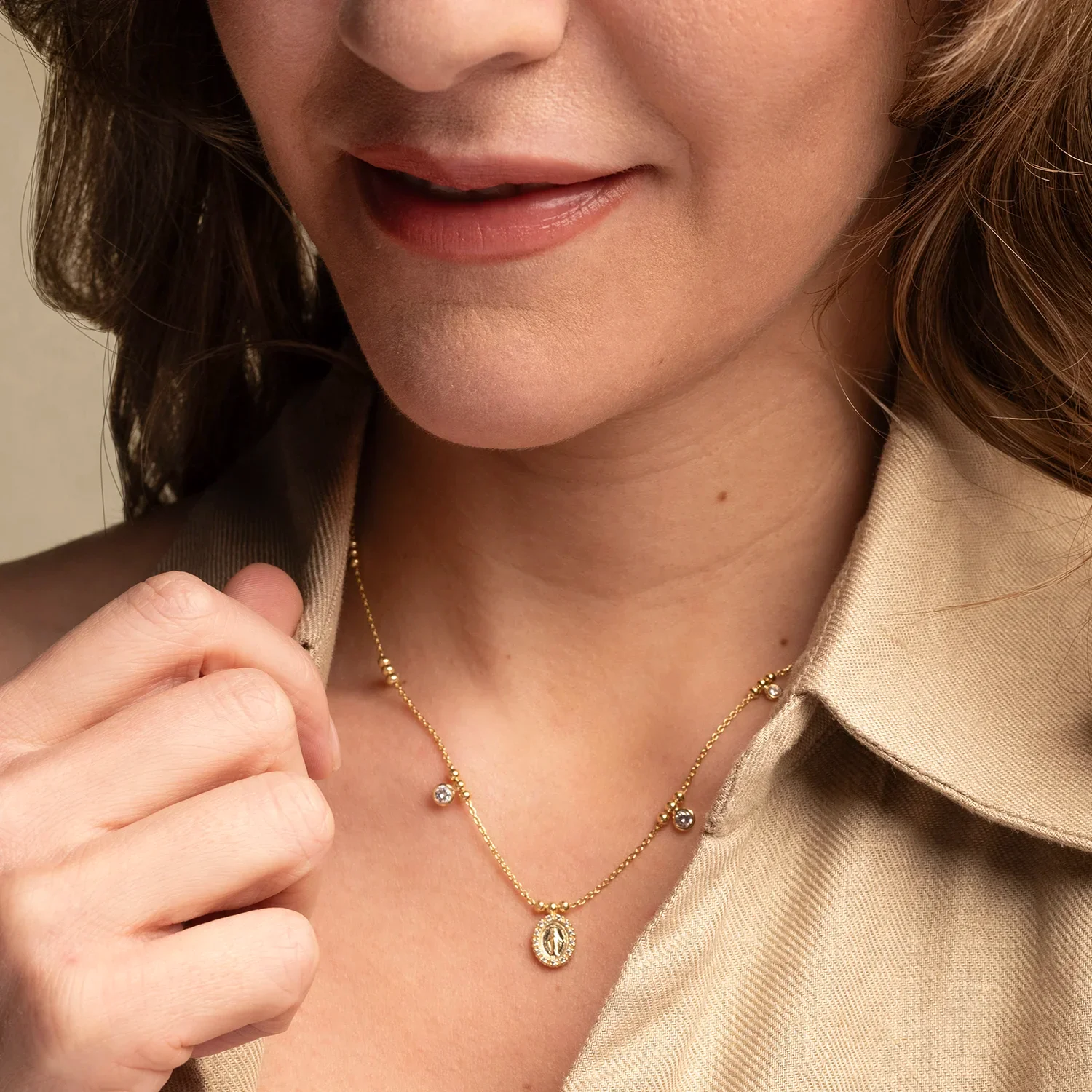 MIRACULOUS MEDAL NECKLACE - GOLDEN SILVER AND ZIRCONIA - Image 3